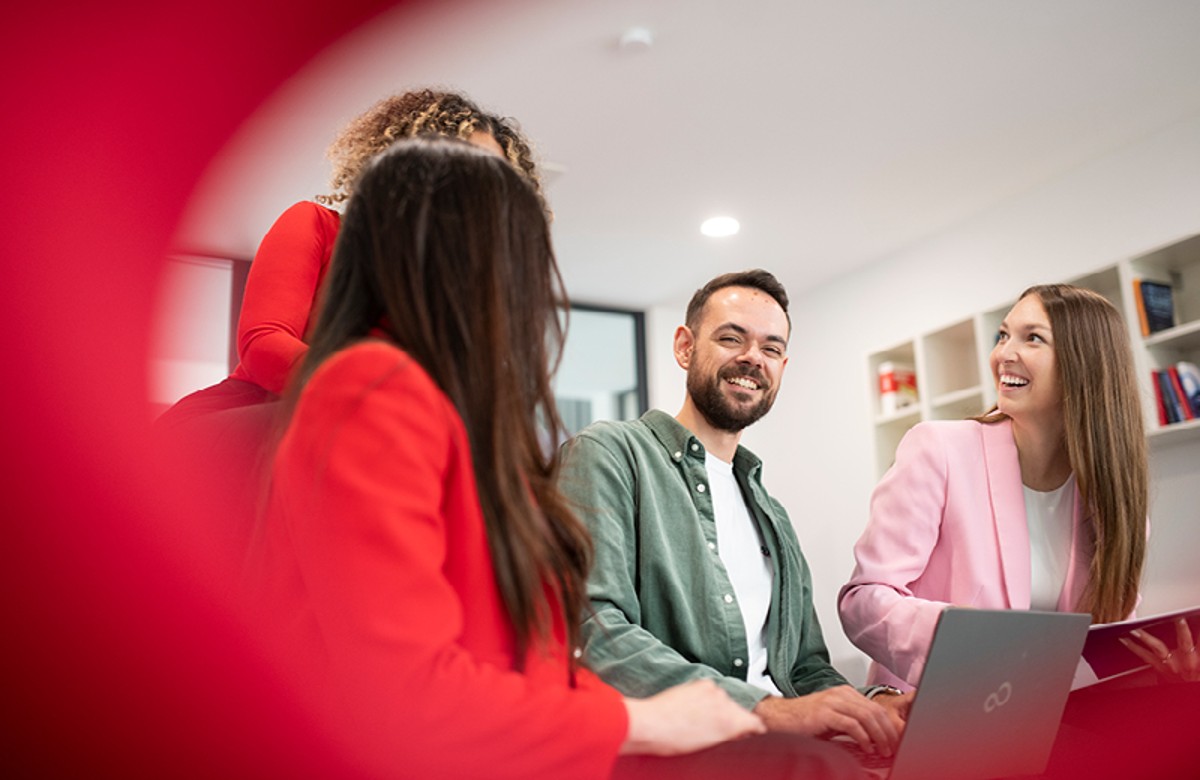 Würth IT Mitarbeitende im Gespräch