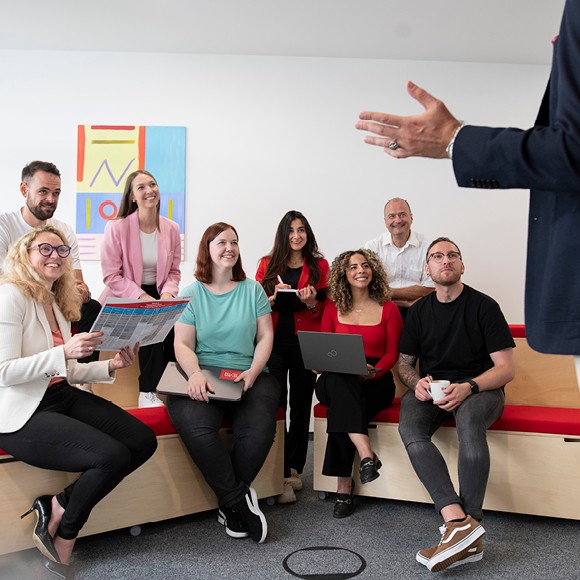 Publikum hört Vortrag