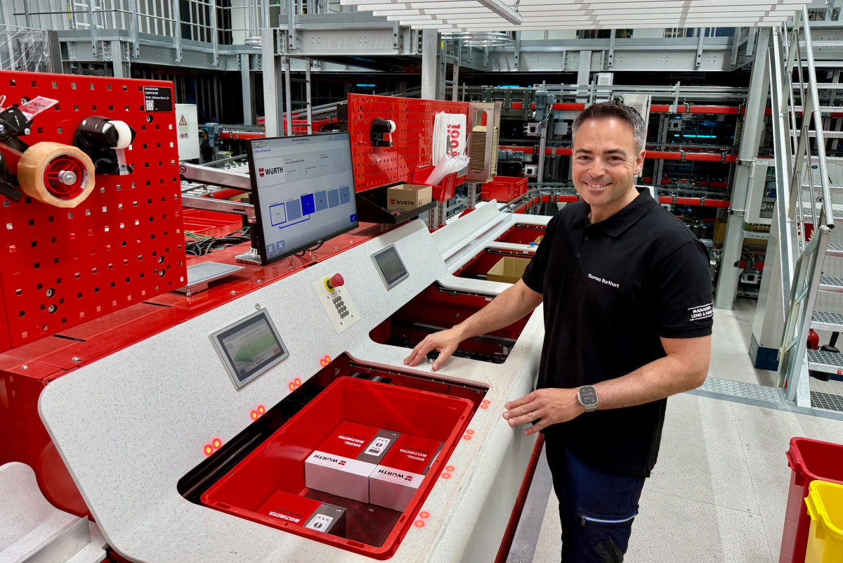 News Teaser Managers lend a hand: Würth IT managers support customers on site