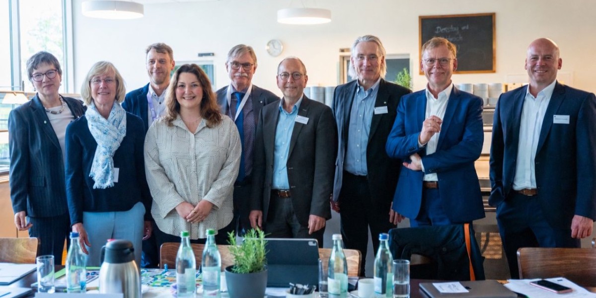 News Teaser Würth IT stärkt MINT-Bildungsengagement: Ehrenamtlicher Beiratssitz bei der Initiative Junge Forscherinnen und Forscher e. V.